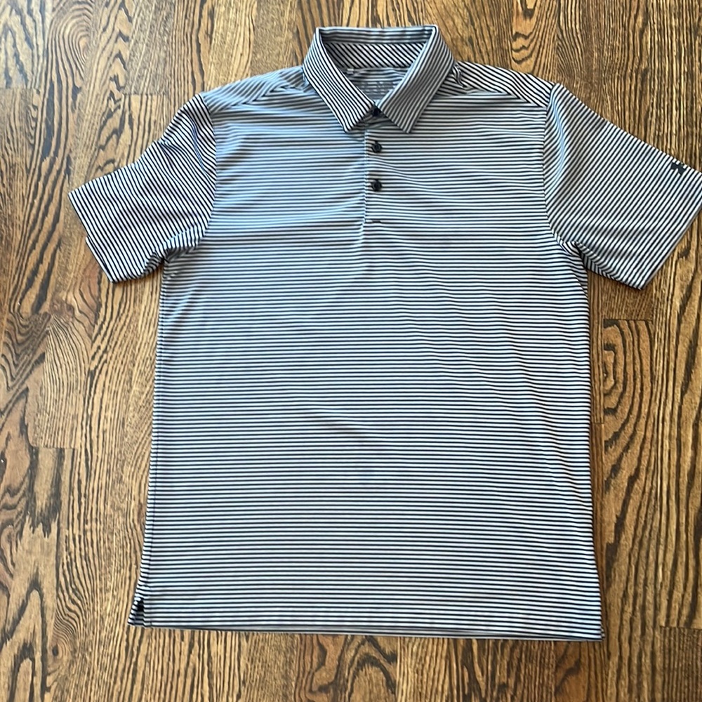 Medium Under Armor golf polo